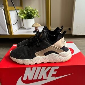 Nike Wmns Air Huarache Run Ultra SE ‘Vachetta Tan’